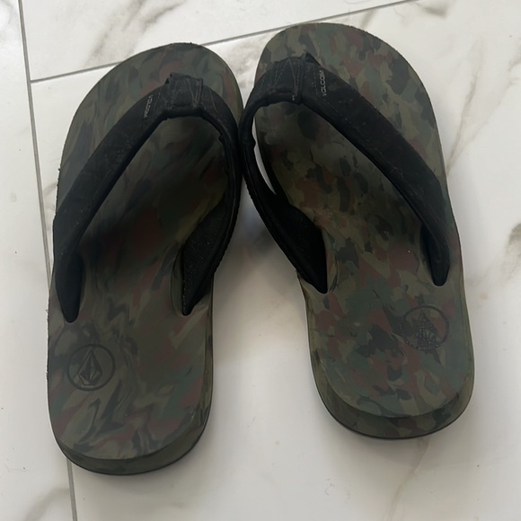 Volcom kids flip flops- sandals - Picture 2 of 8